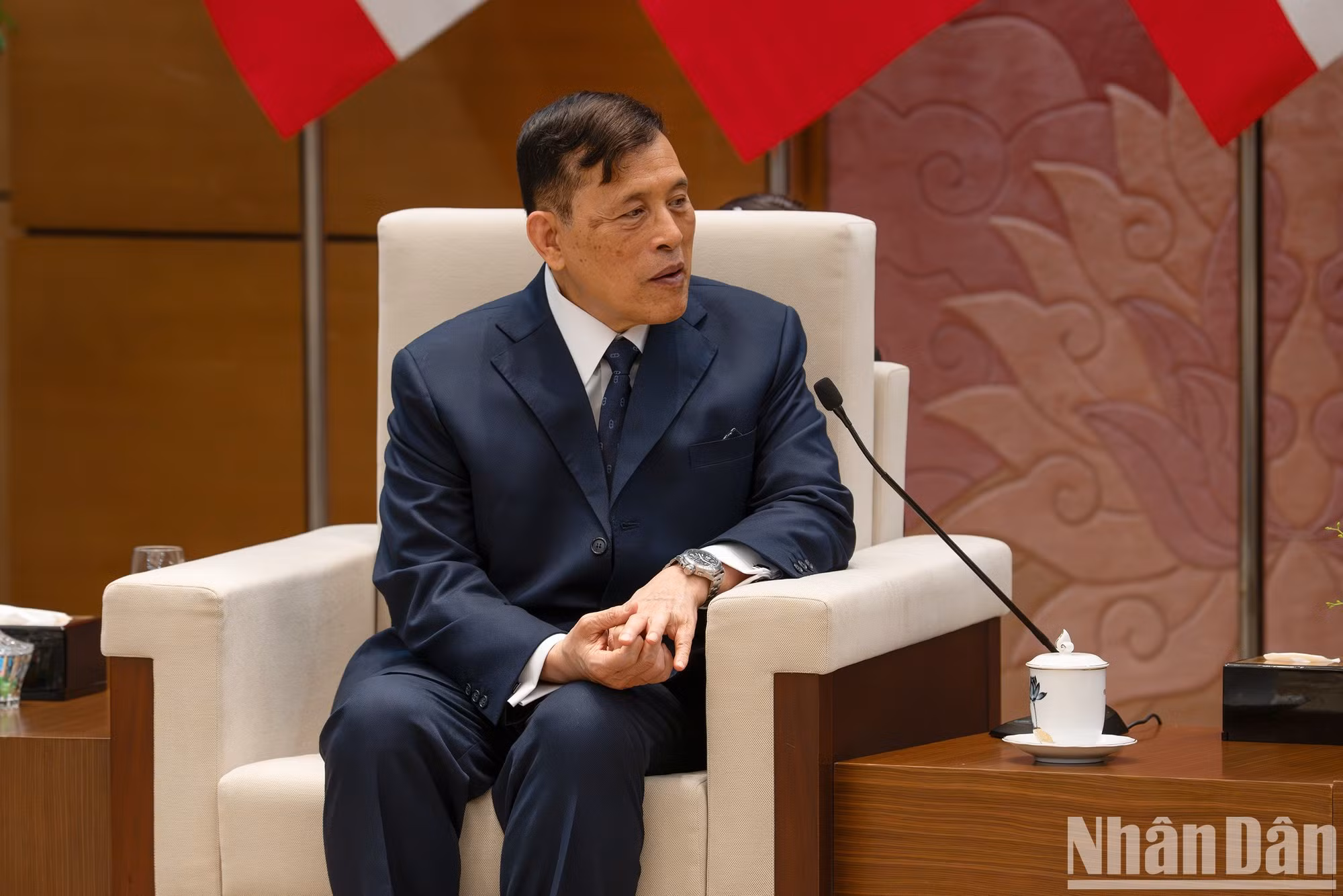 泰国国王玛哈·哇集拉隆功在会见时发表讲话。