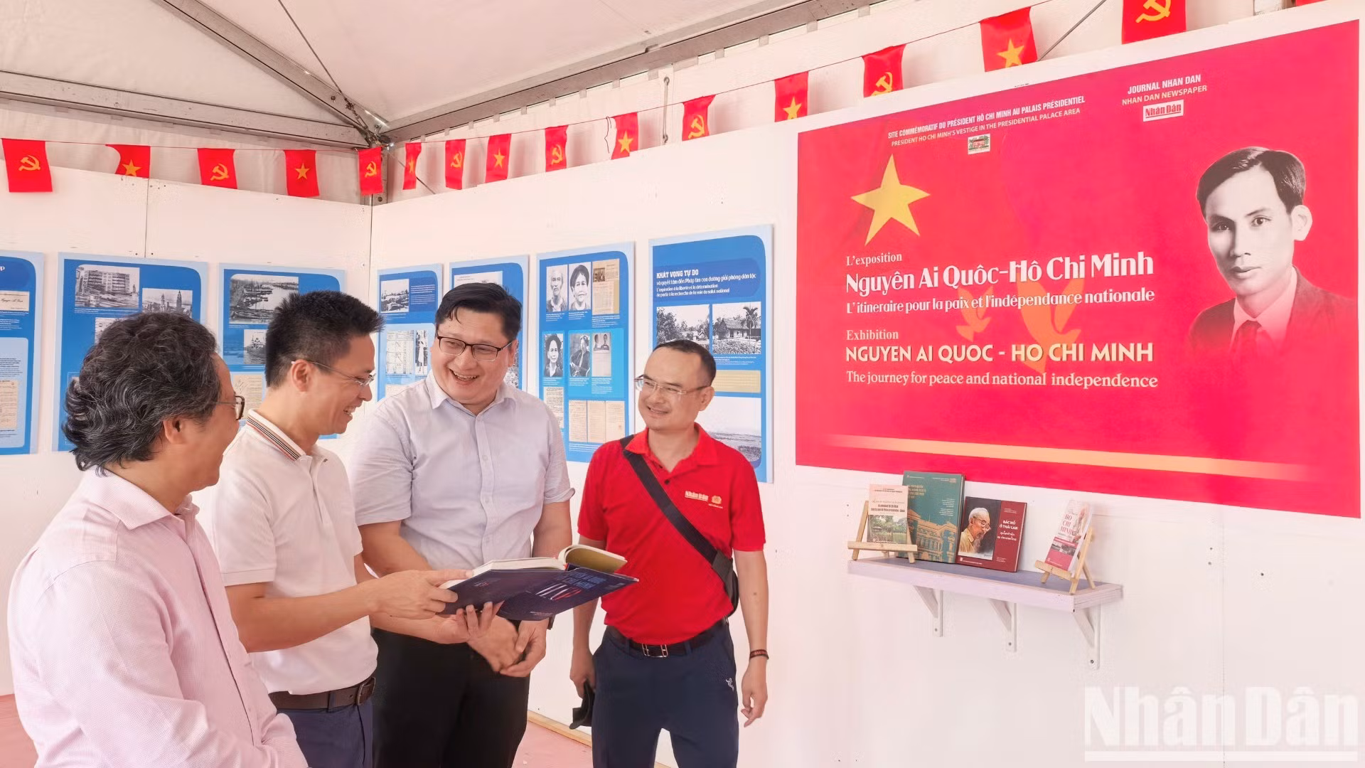 越南驻法国大使馆参赞范光英向老挝驻法国大使卡兰蒙昆·苏潘努冯（Kalamoungkhoune Souphanouvong）介绍了由通讯出版社和主席府遗迹区联合出版的《阮爱国-胡志明主席与法国》一书。老挝驻法国大使卡兰蒙昆·苏潘努冯坚信，越南将在未来实现强劲、全面的发展。