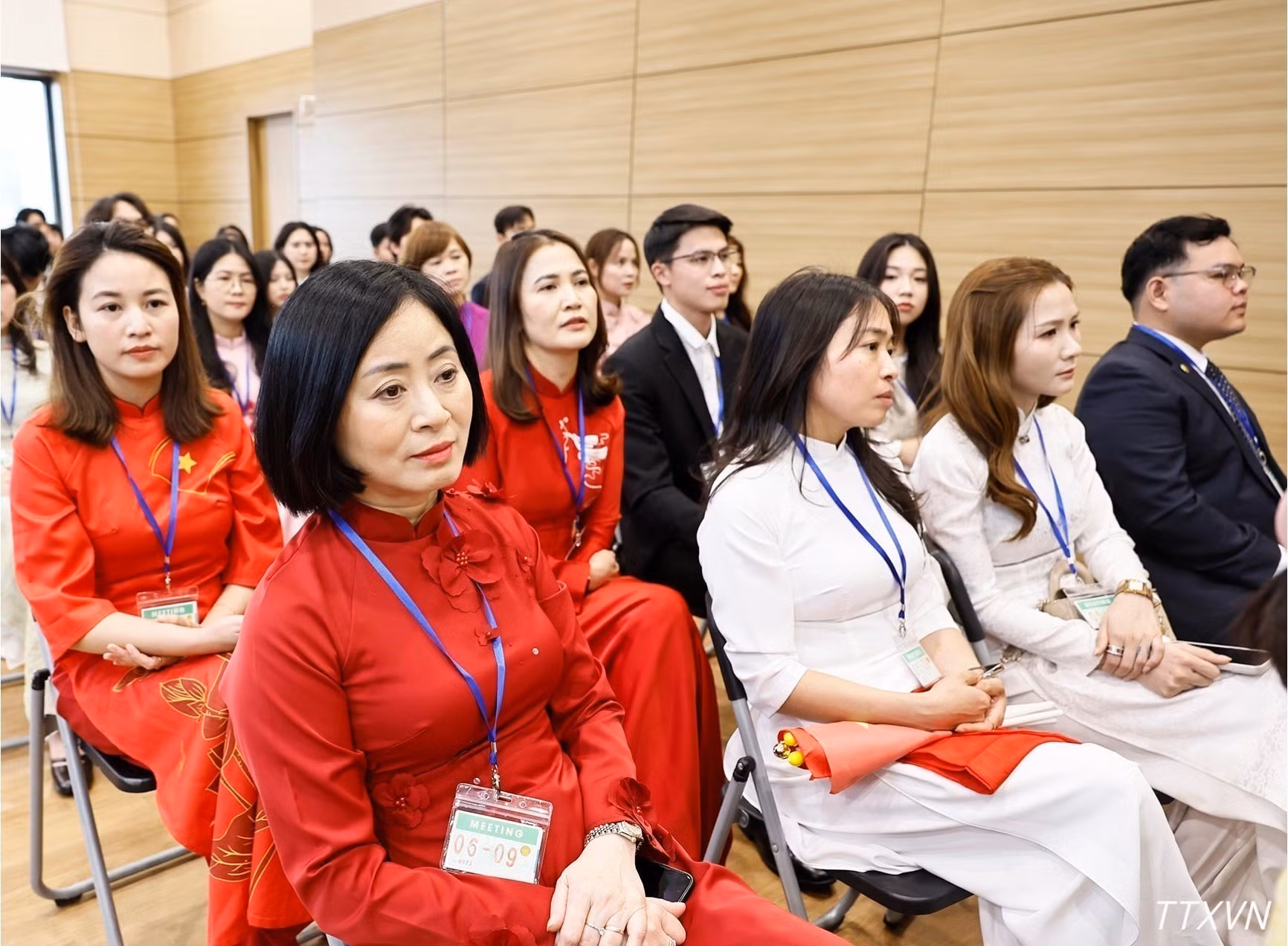 旅居韩国越南人社群代表出席会见。