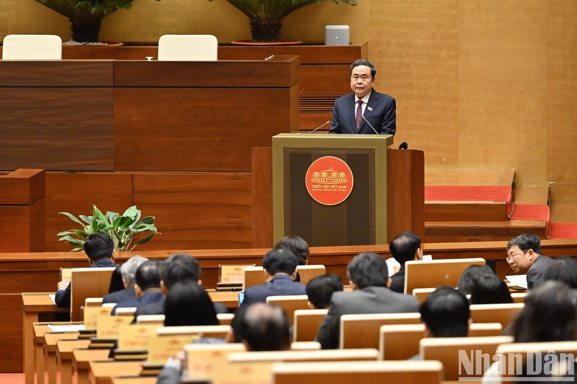 国会主席陈青敏在会上发表指导性讲话。