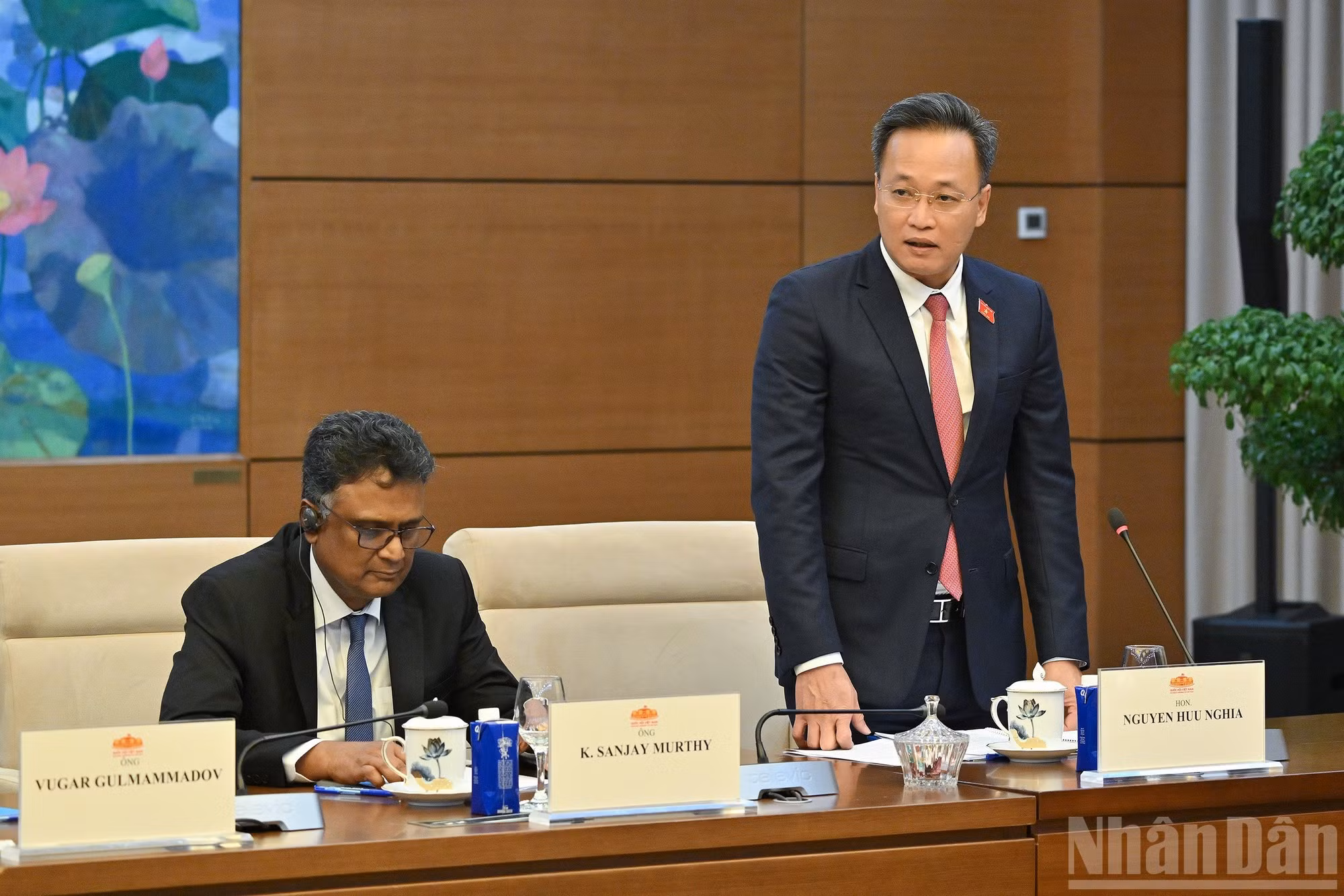 越南国家审计署审计长阮友义在会上发表讲话。