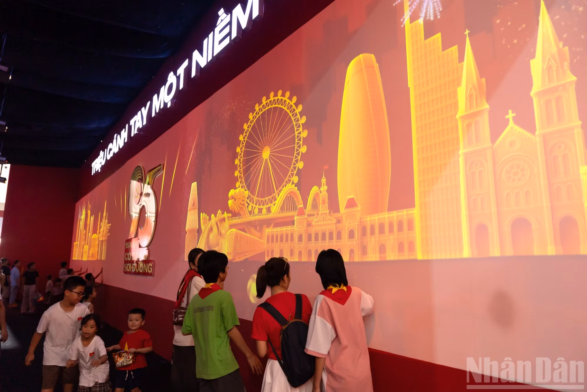第3展区及整个展览将运用AR、3D、全息等现代技术，生动再现各个历史时期。