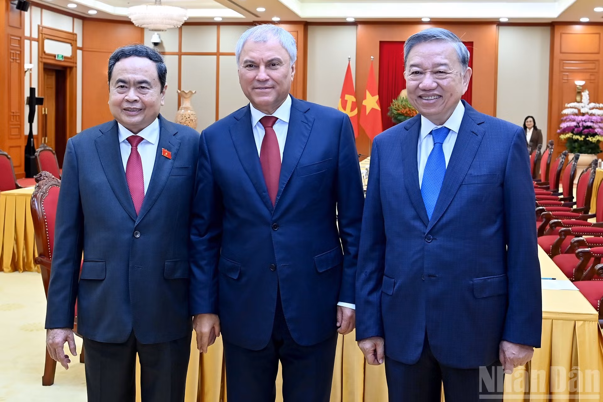 苏林总书记、国会主席陈青敏与俄罗斯联邦国家杜马主席维亚切斯拉夫·沃洛金合影。