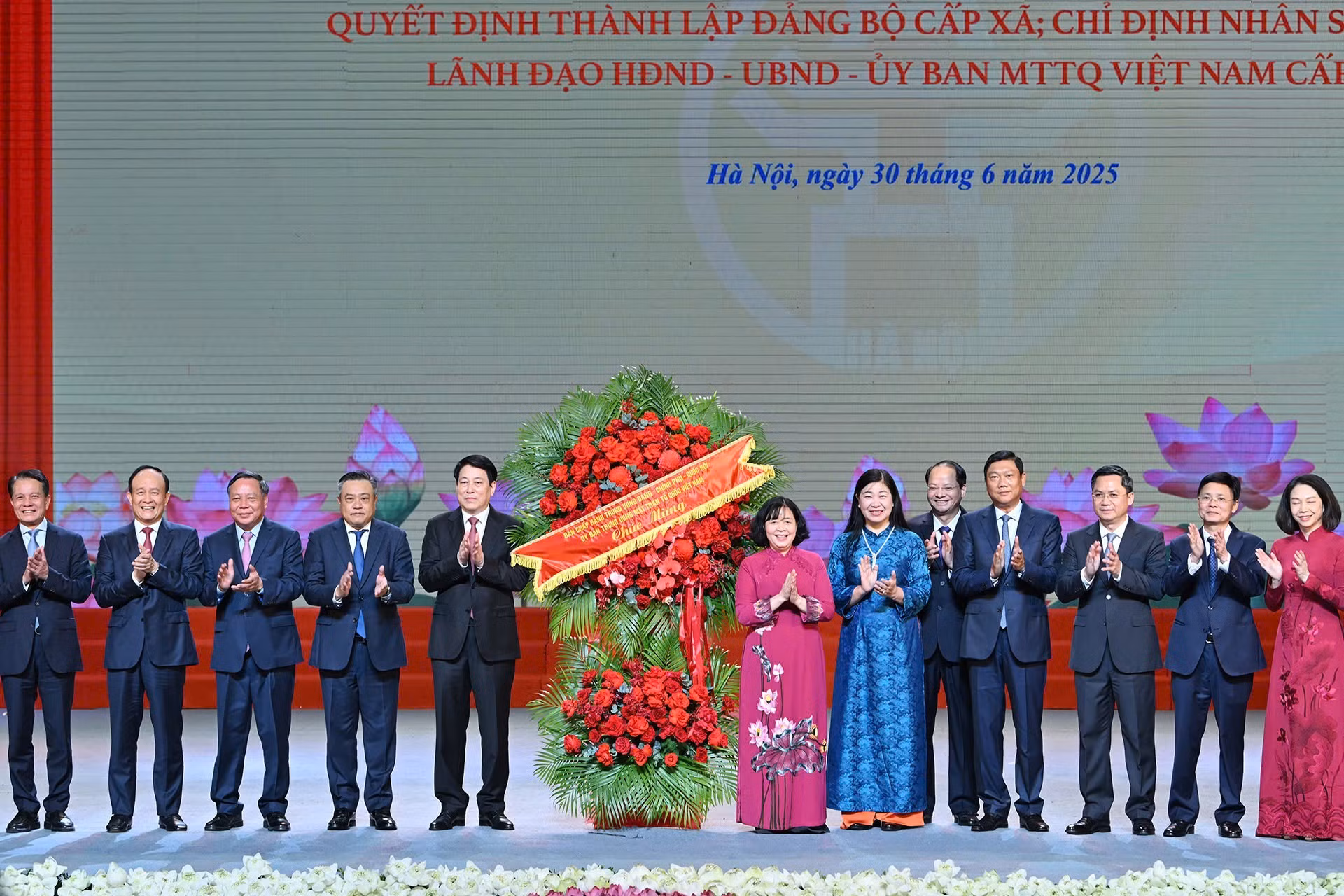 越南国家主席梁强出席河内市行政单位合并决定公布仪式【组图】