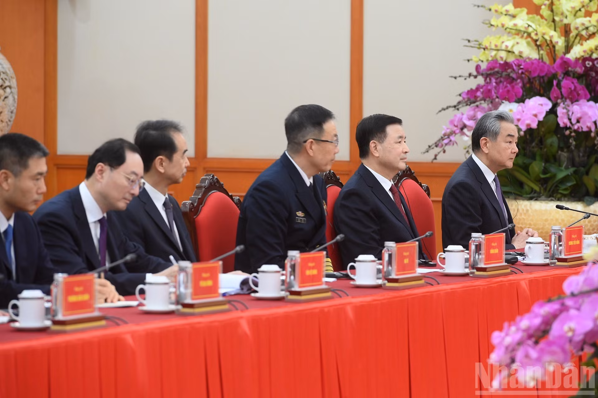 中国高级代表出席会议。