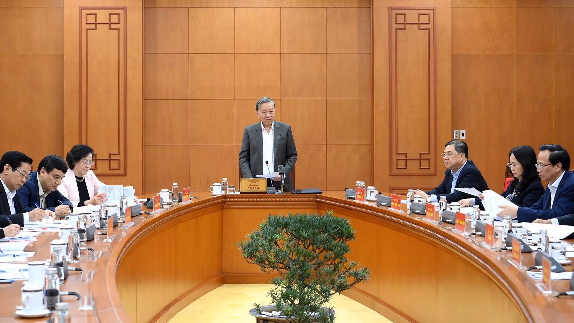 苏林总书记主持召开有关落实对革命有功者的主张政策的会议【组图】