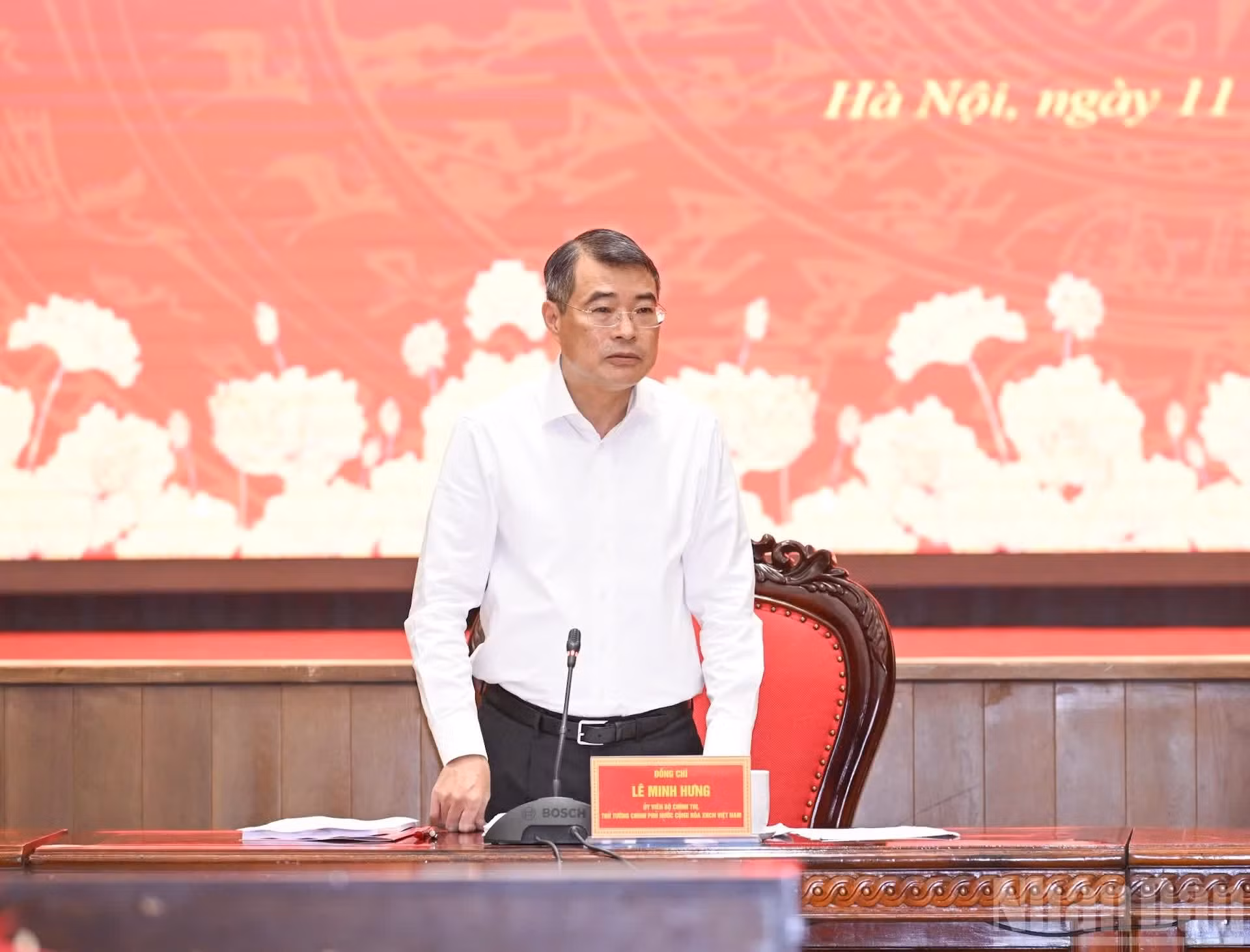黎明兴总理在会上发表讲话。