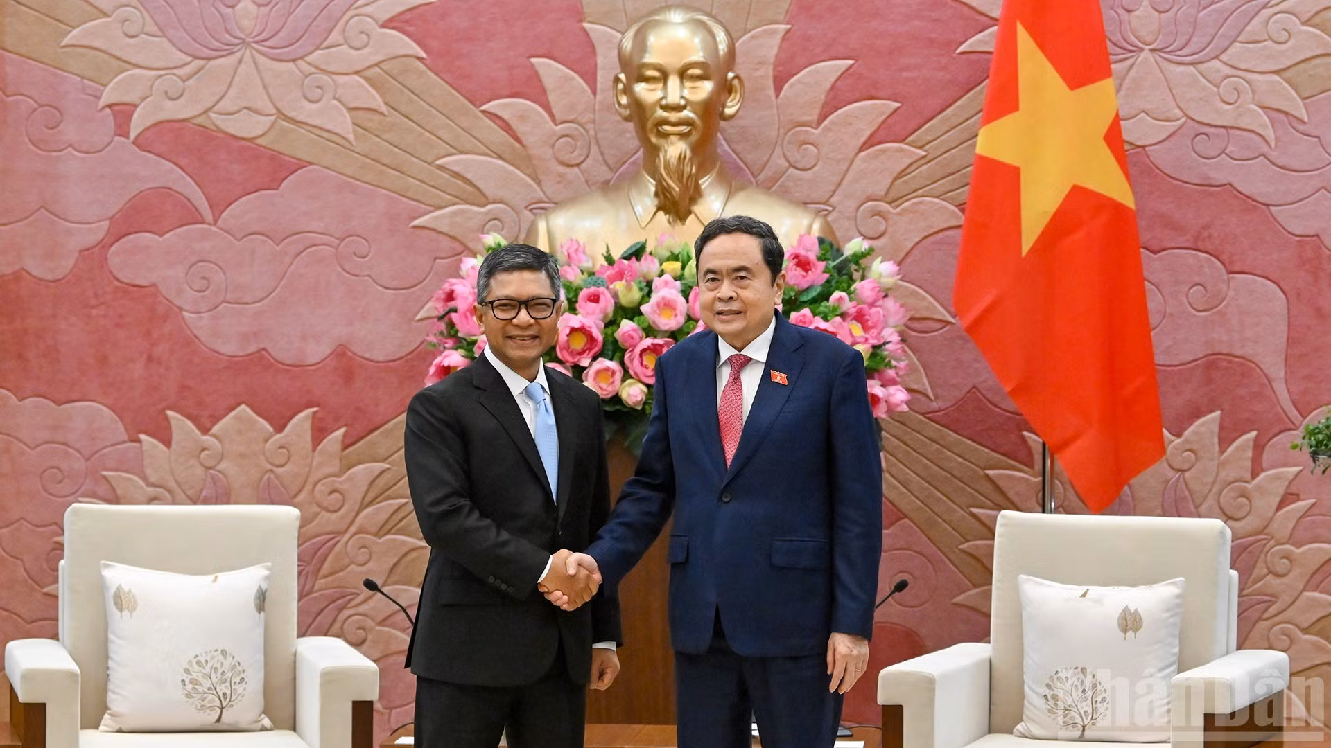 越南国会主席陈青敏与印度尼西亚驻越南大使丹尼·阿卜迪。