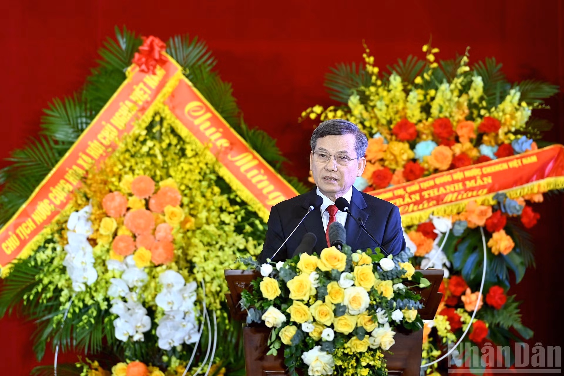 越共中央书记处书记、越南最高人民法院院长黎明智在典礼上发表讲话。