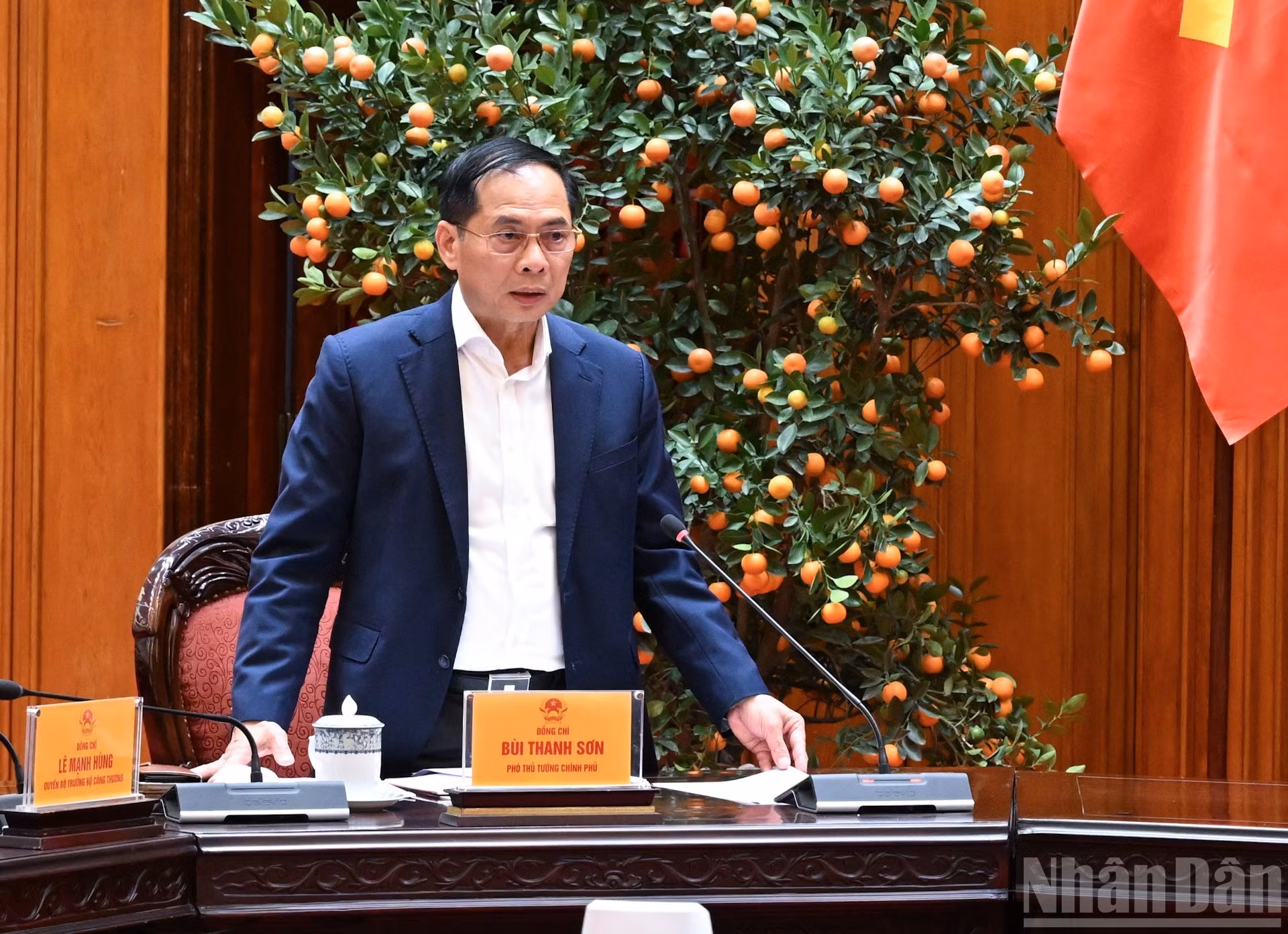 能源安全保障工作组组长裴青山副总理在会上发表讲话。