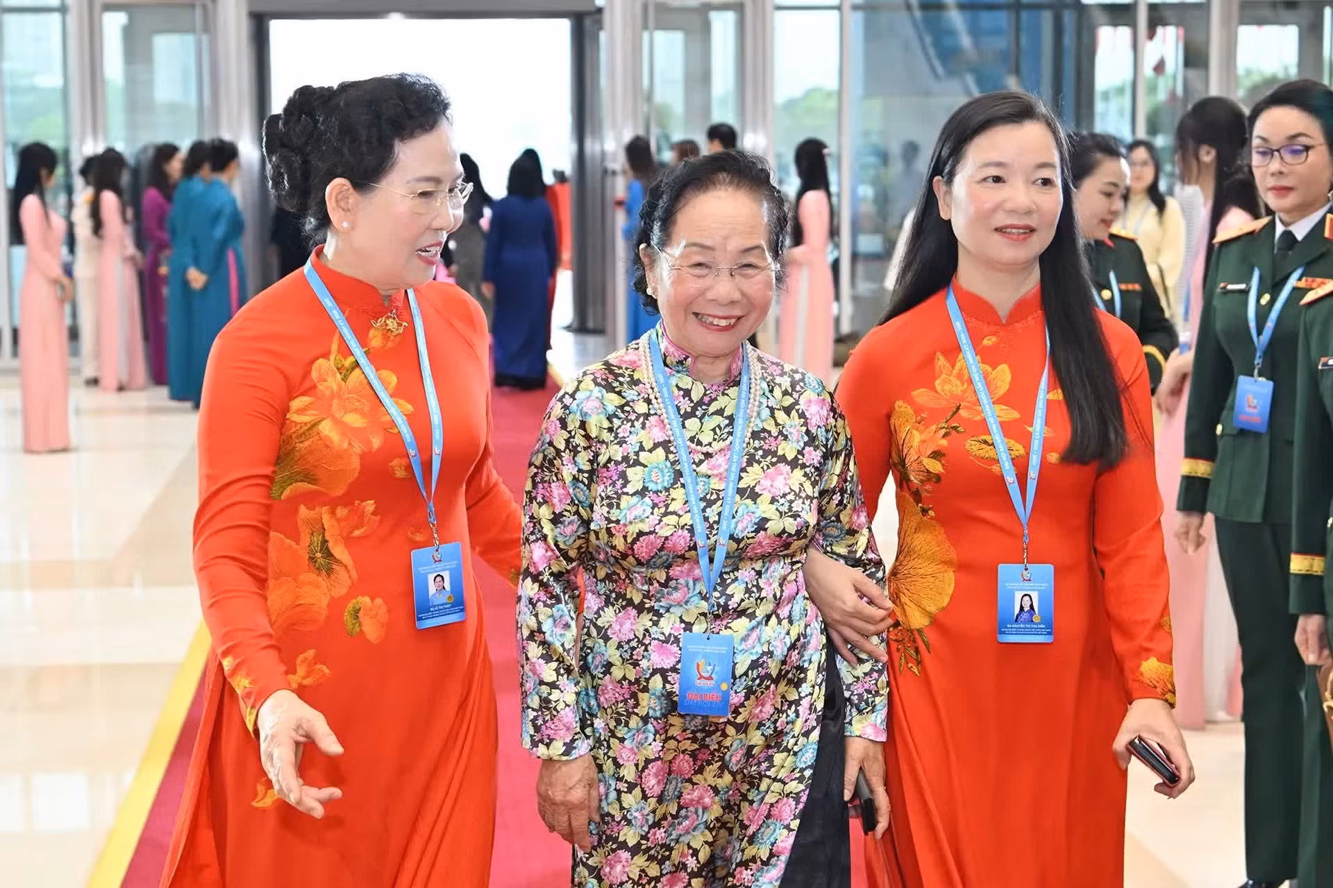 前国会副主席阮氏缘出席大会。