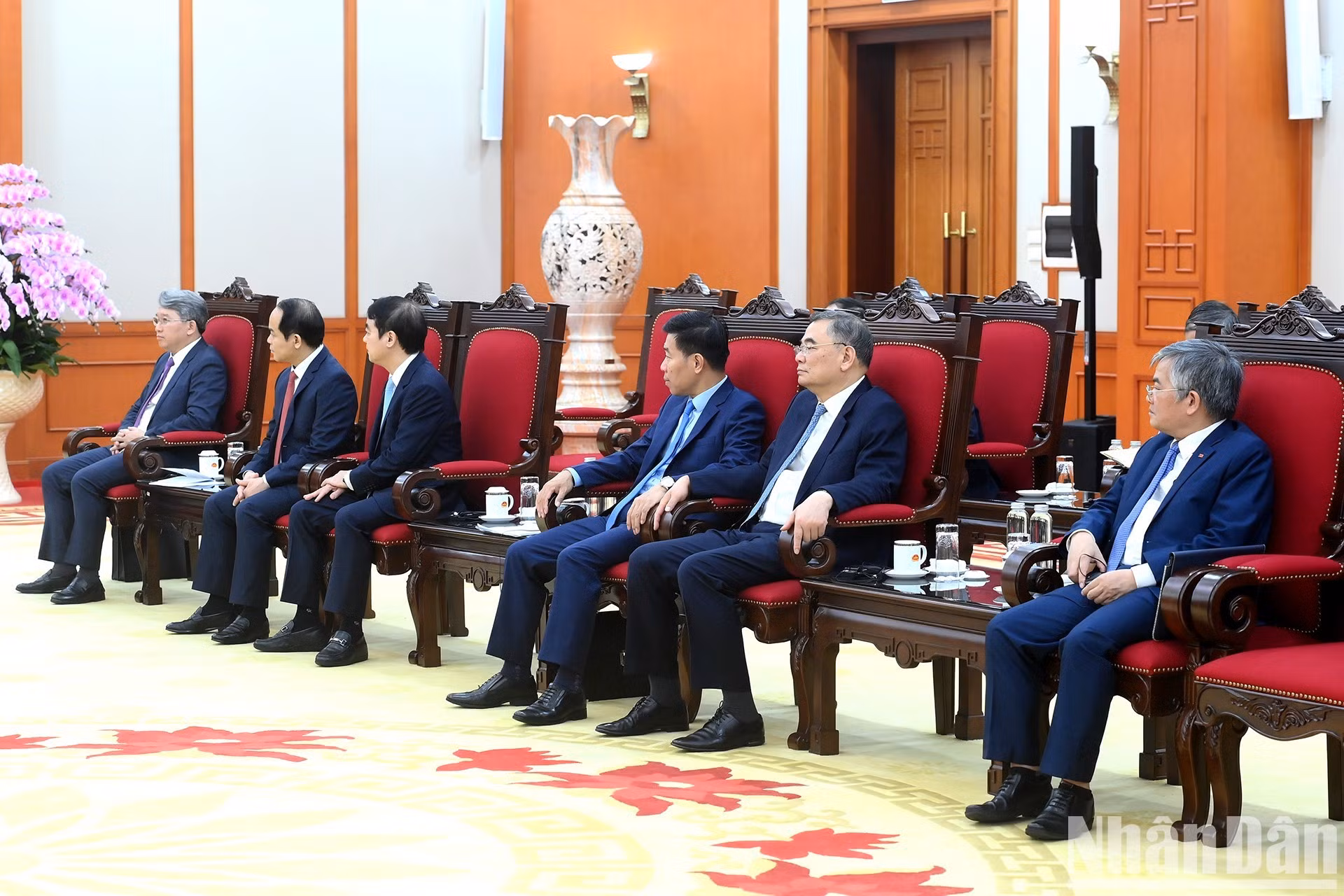 越南代表出席会见。