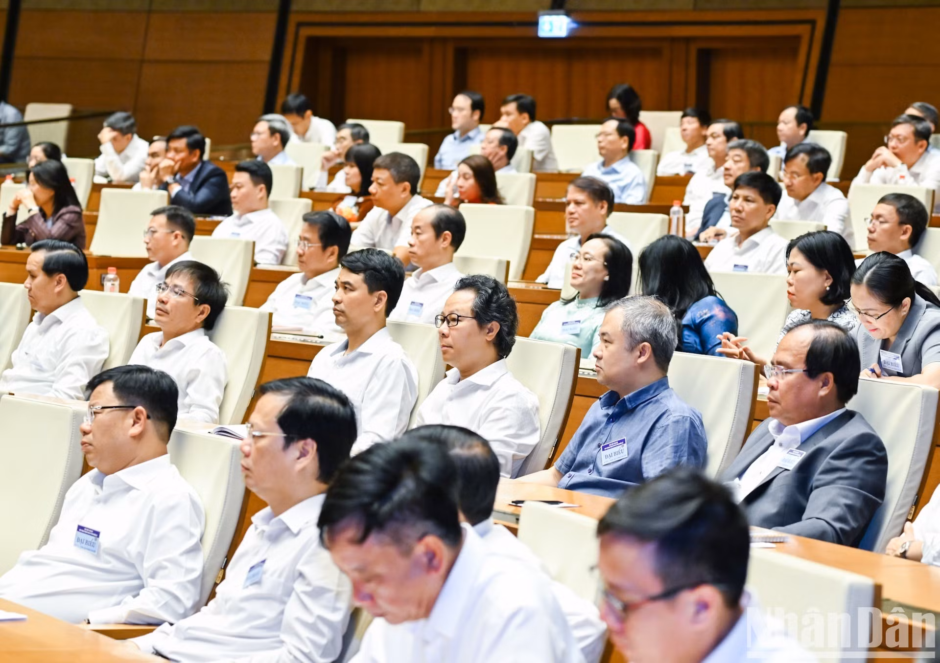 由中央书记处管理的后备干部代表出席会议。