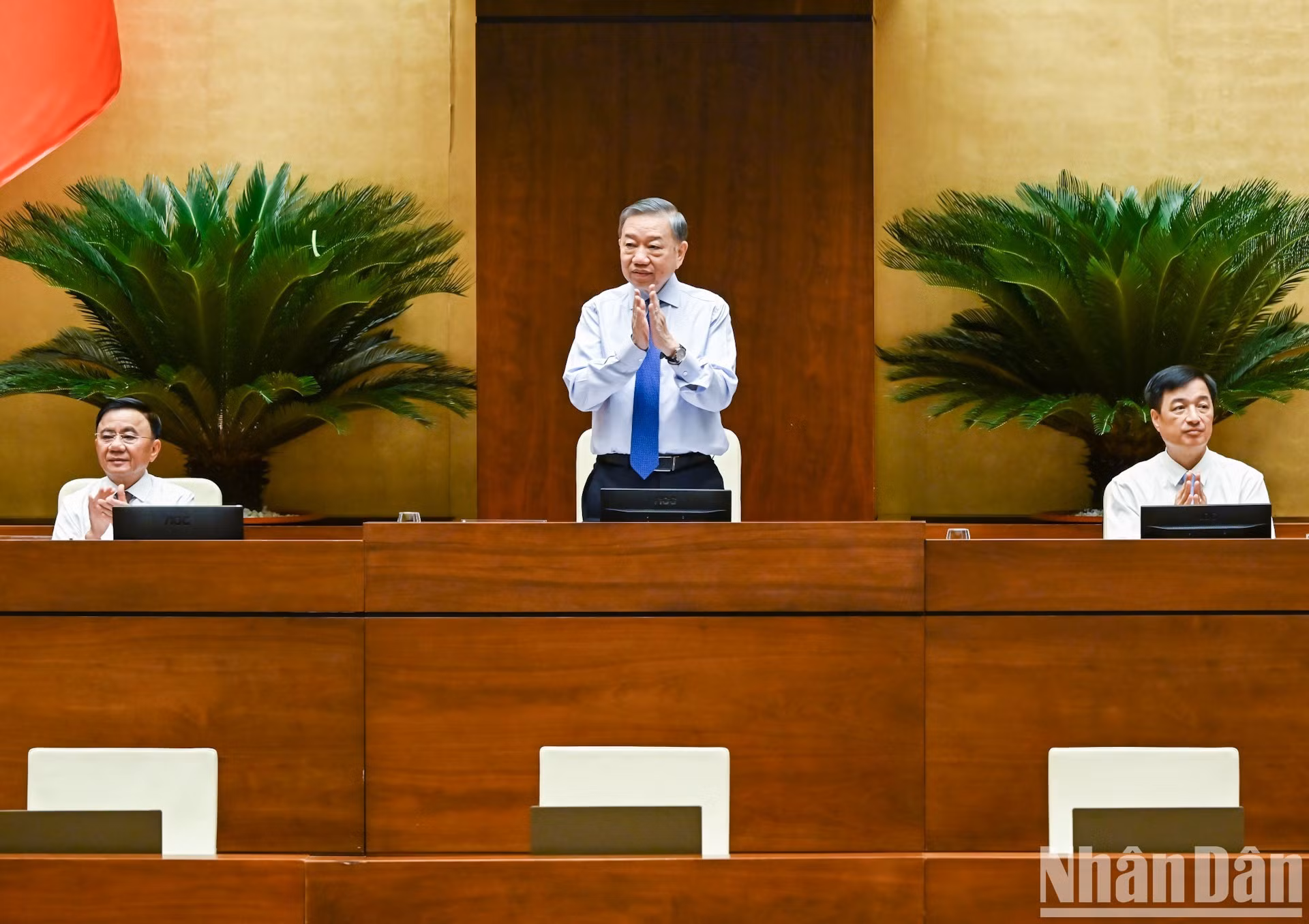 越共中央总书记、国家主席苏林主持会议。