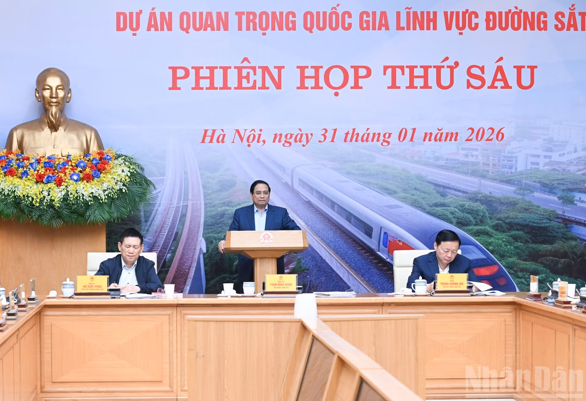 范明正总理在会上发表讲话。