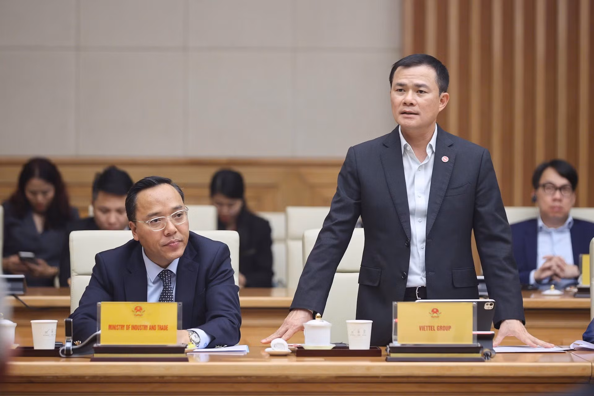 越南军队电信工业集团（Viettel） 董事长兼总经理曹德胜在会上发表讲话。