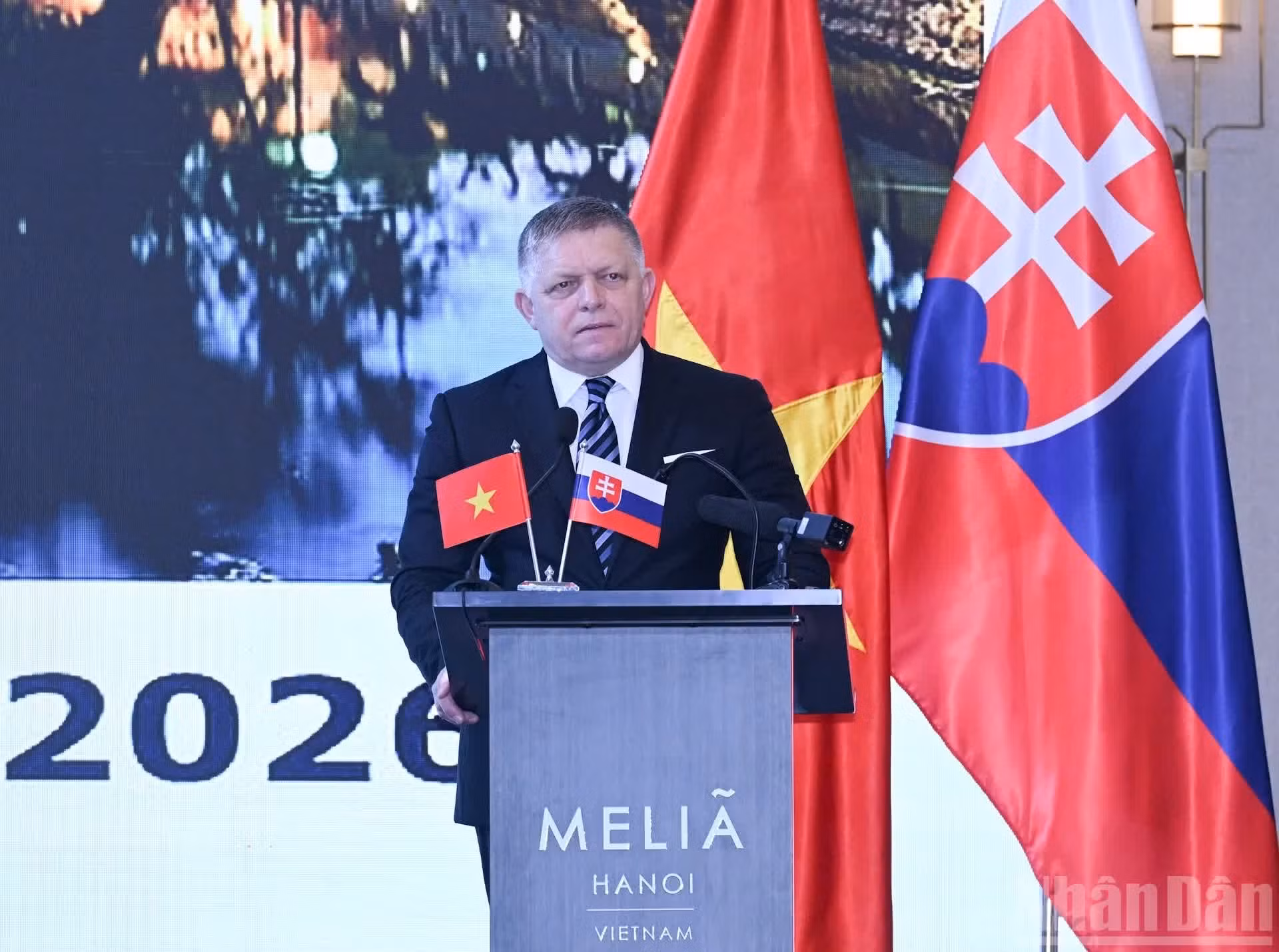 斯洛伐克政府总理罗伯特·菲佐在会谈上发表讲话。