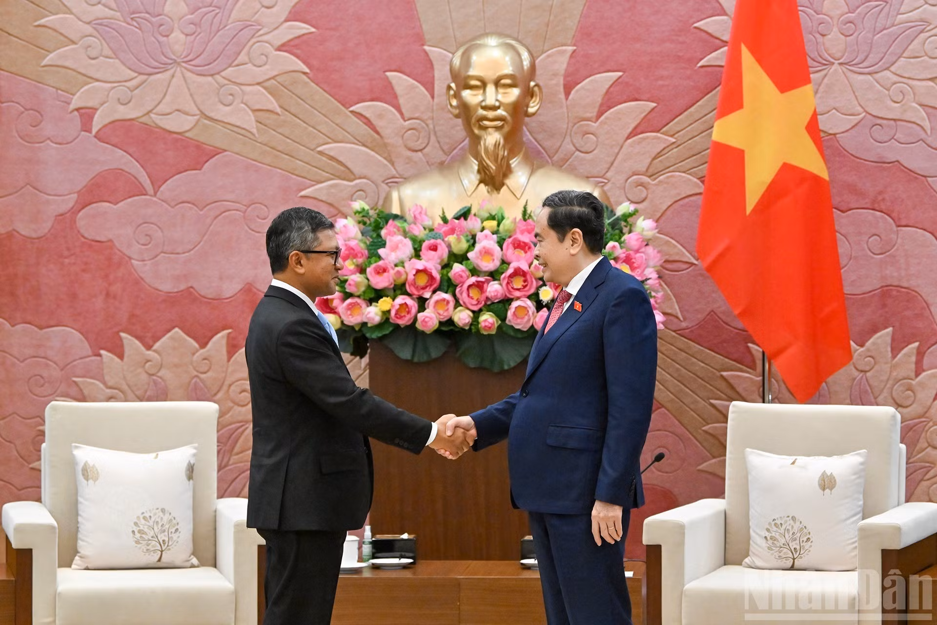越南国会主席陈青敏与印尼驻越南大使丹尼·阿卜迪。