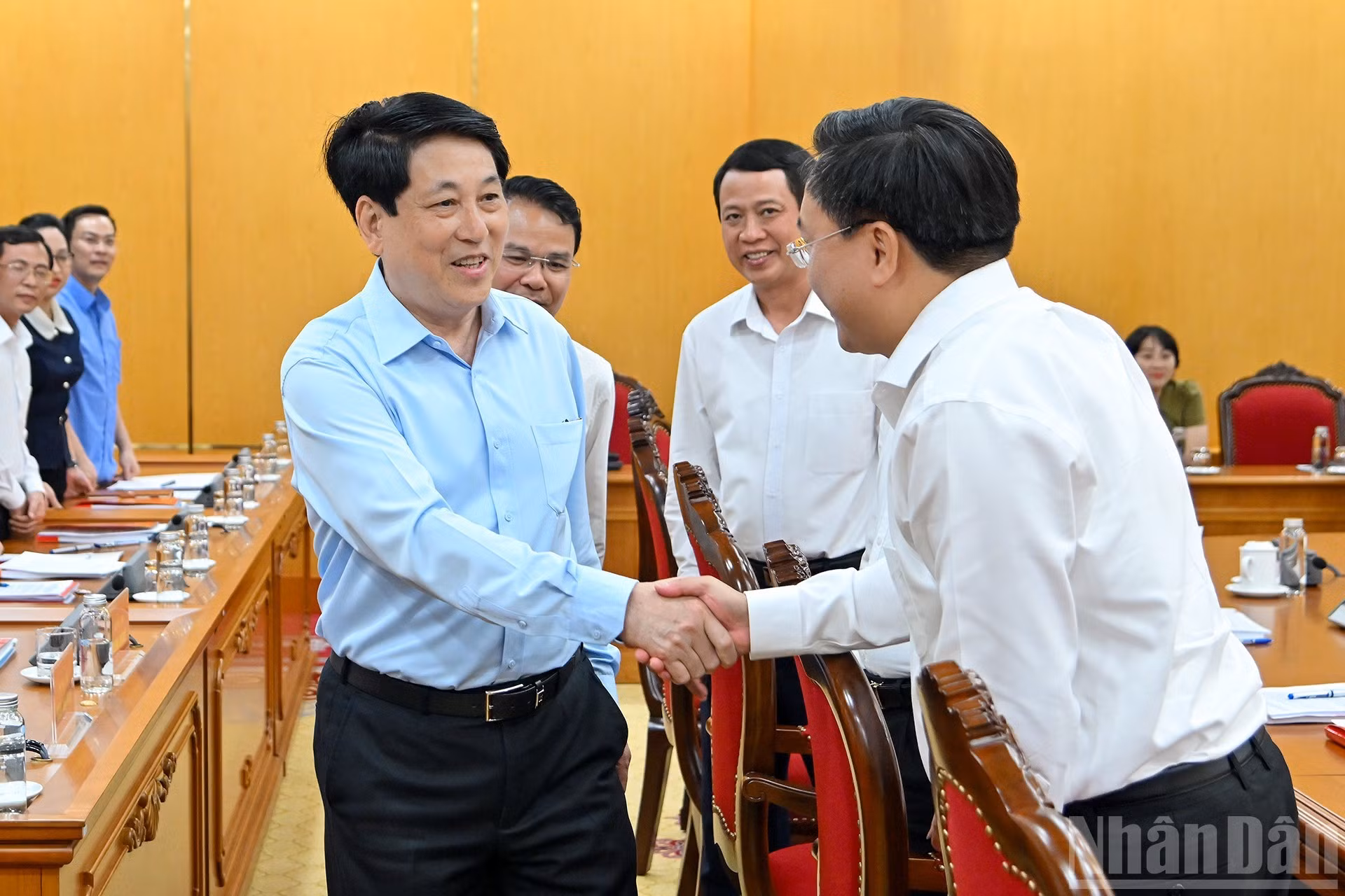 国家主席梁强同富寿省省委常委会代表。