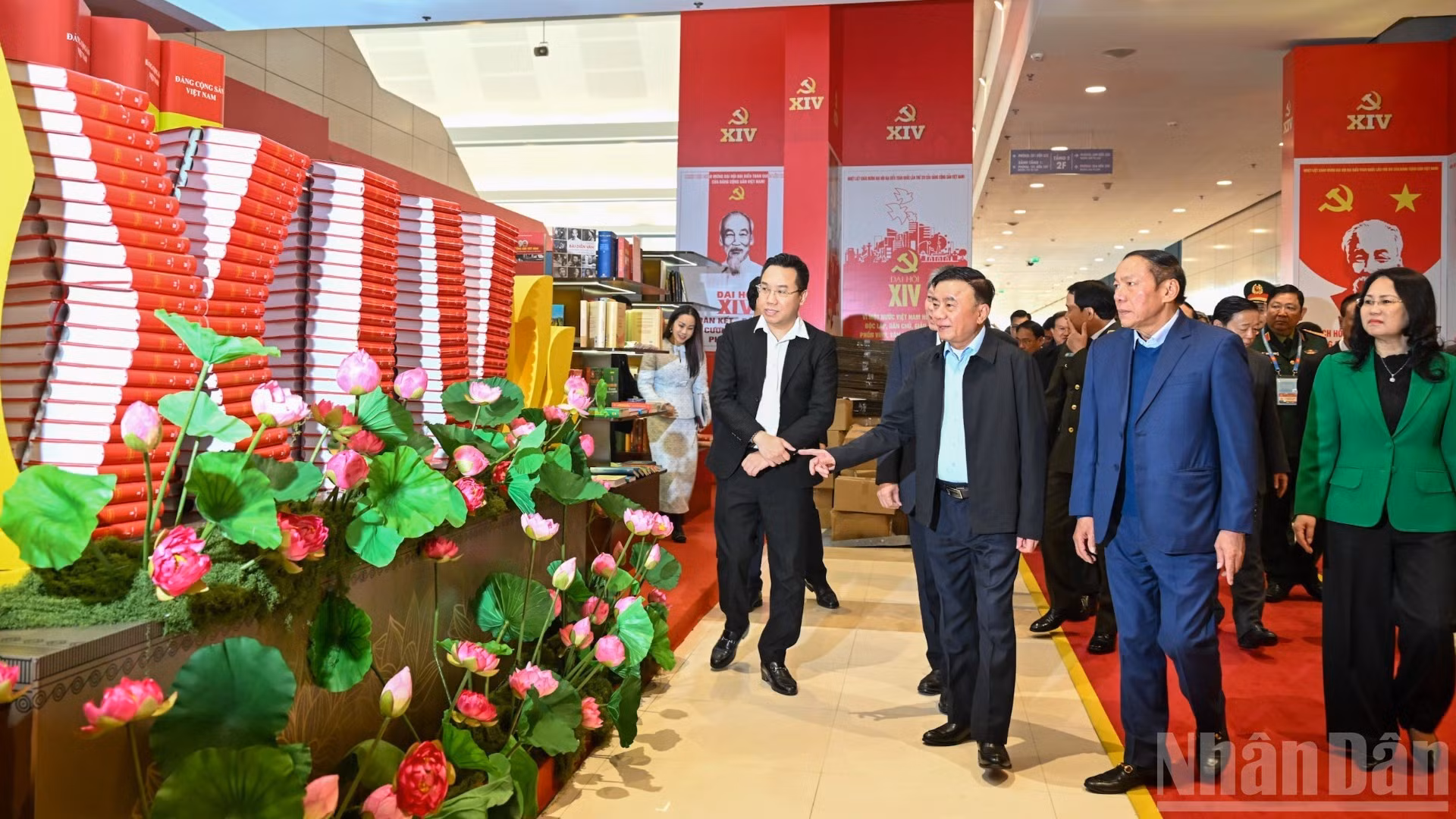 越共中央书记处常务书记陈锦秀主持越共十四大的筹备工作初步审查【组图】