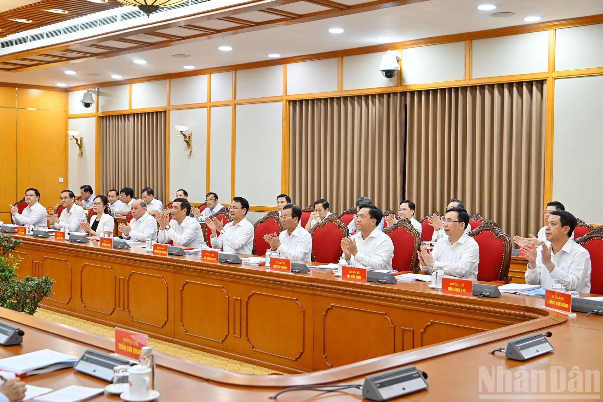 富寿省省委常委会代表出席工作会议。