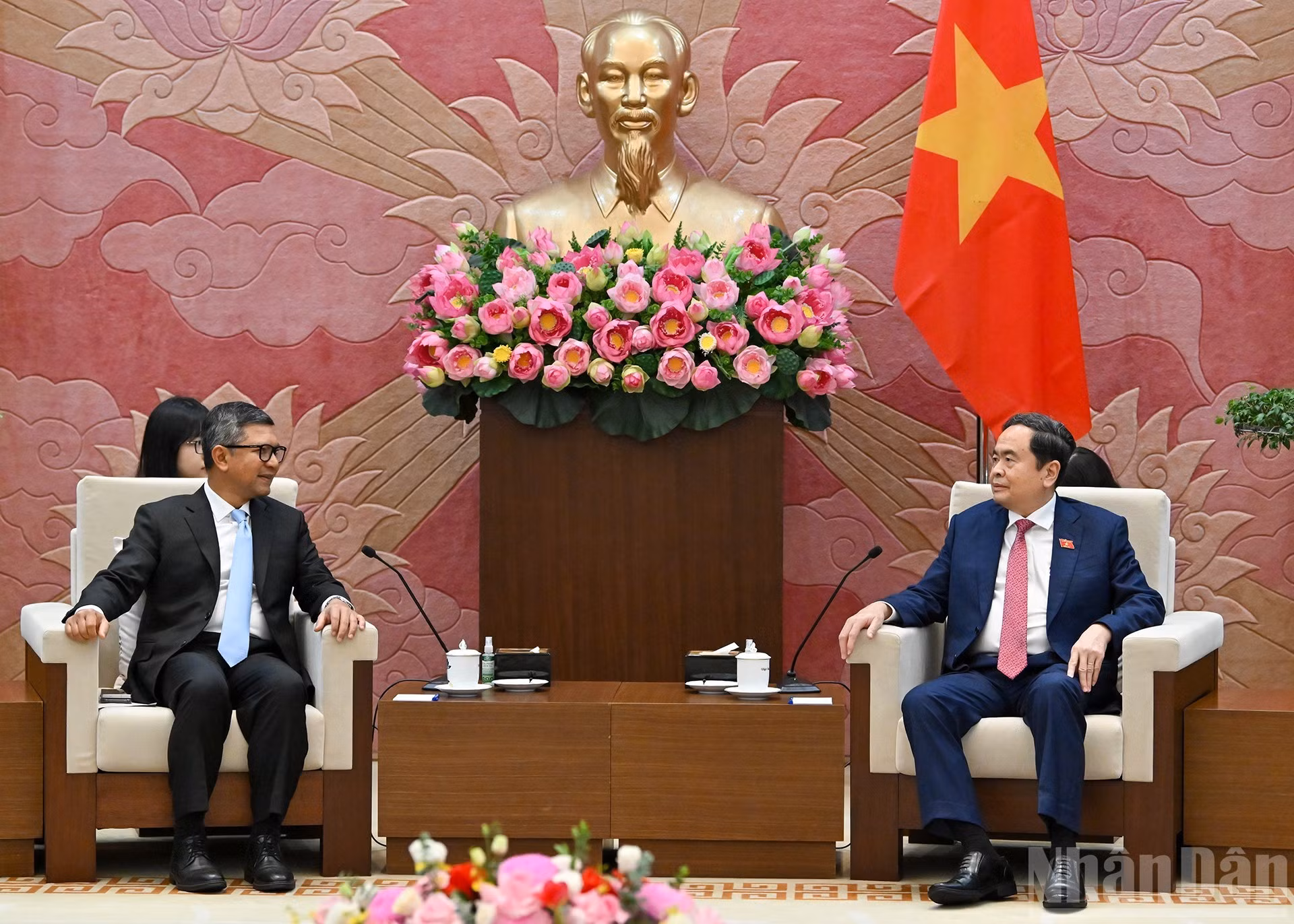 越南国会主席陈青敏会见印尼驻越南大使丹尼·阿卜迪。