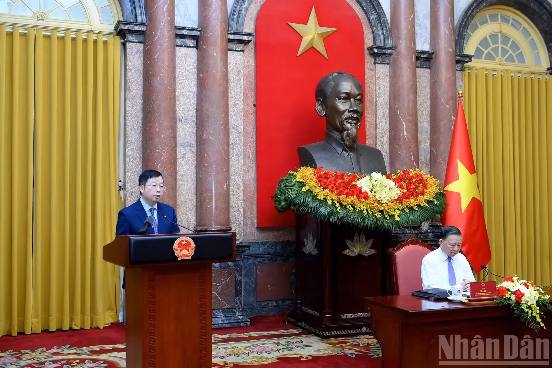 越共中央委员、中央宣传与民运部副部长、越南电视台台长阮青林在会上发表讲话。