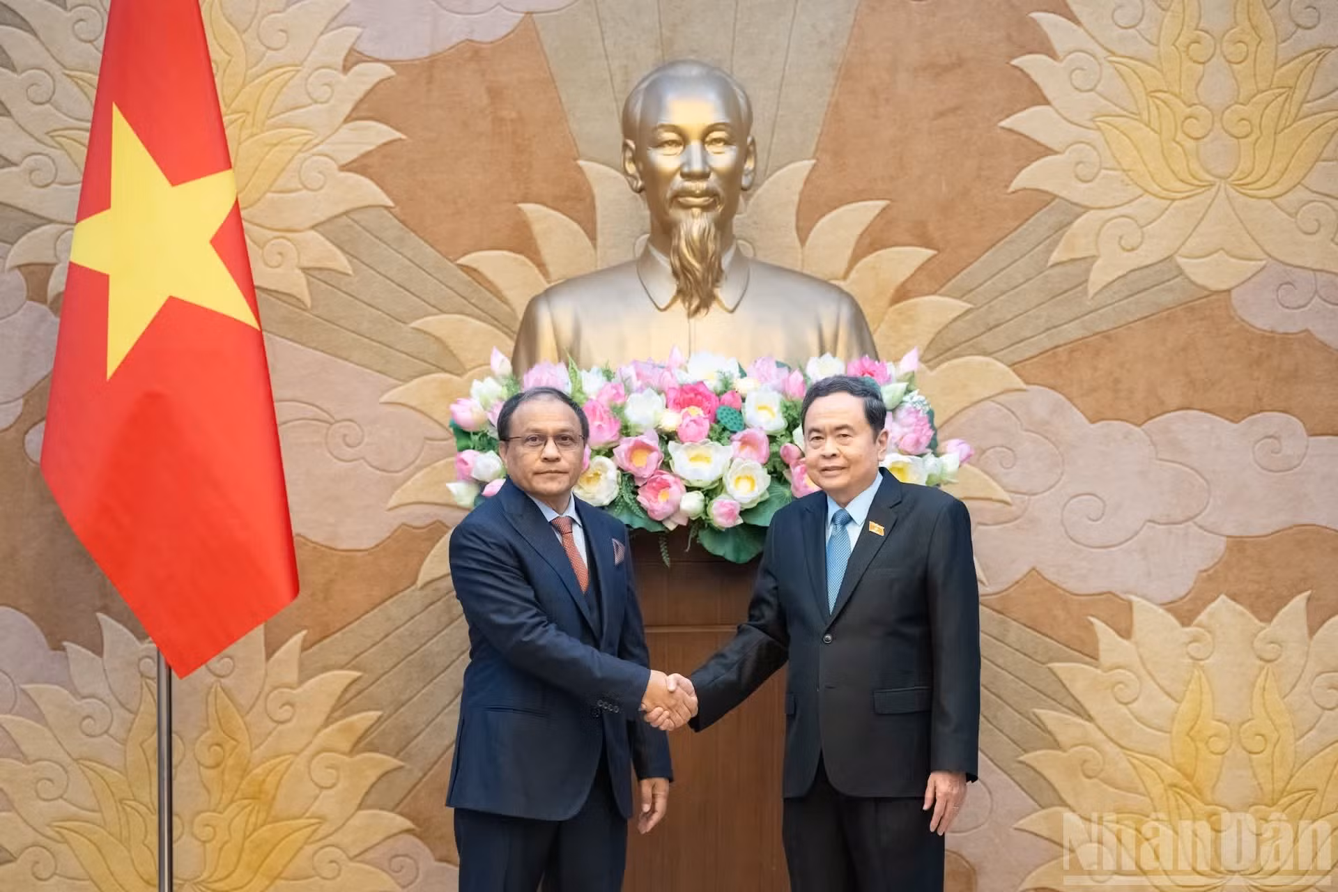 越南国会主席陈青敏与马来西亚总检察长。