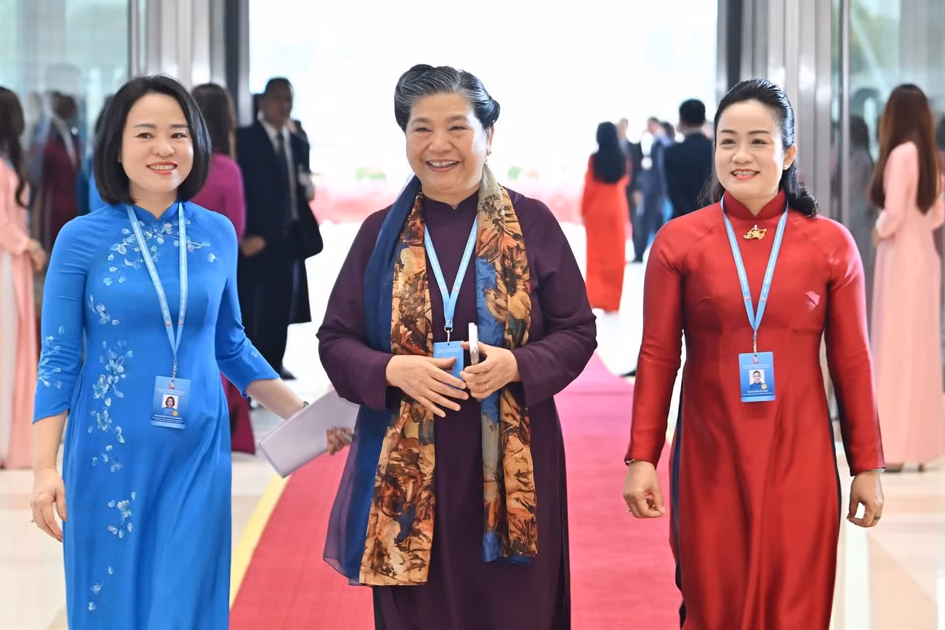 前国会常务副主席丛氏放出席大会。