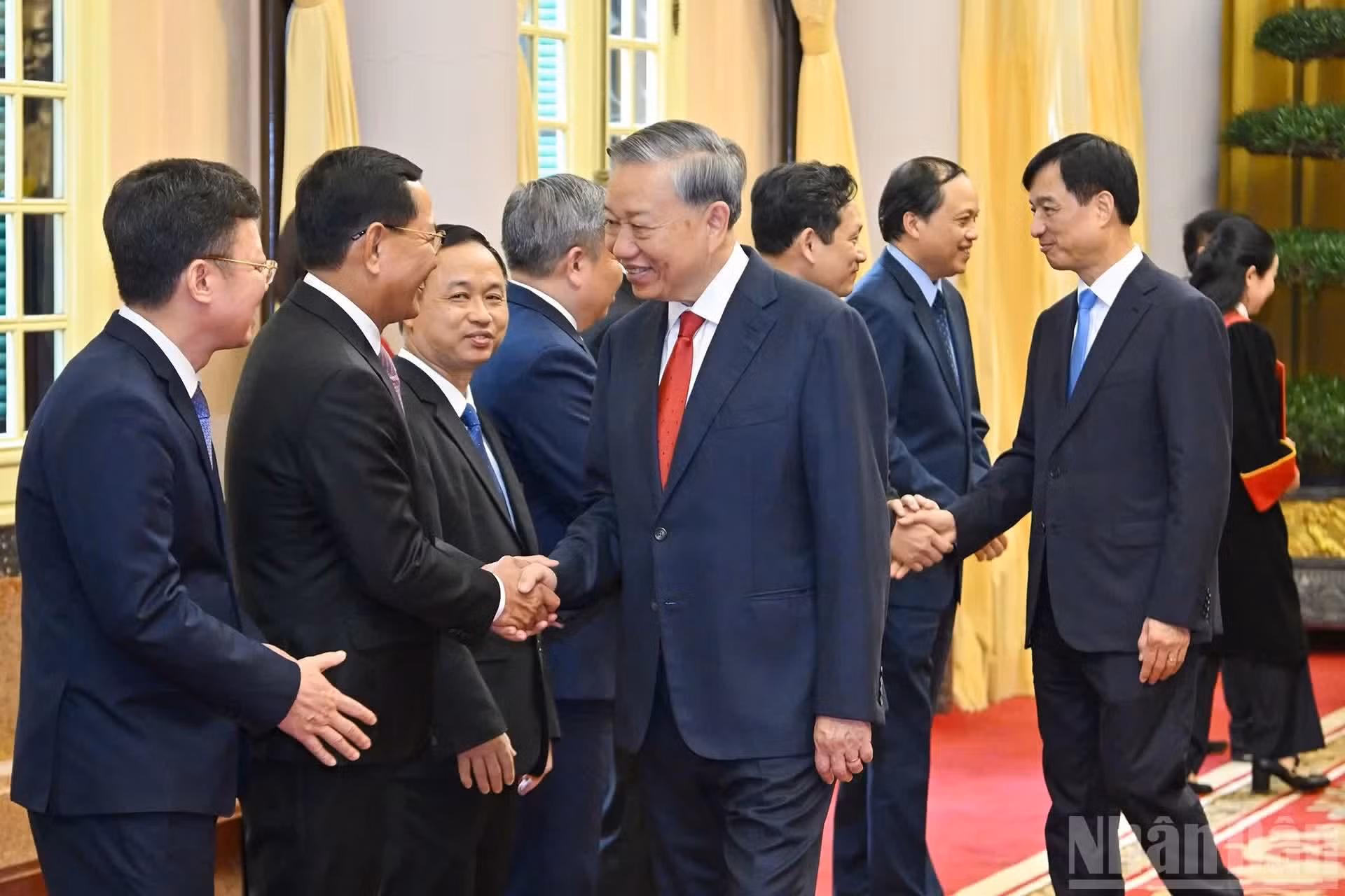 苏林总书记、国家主席，中央组织部部长阮维玉以及各位代表出席仪式。