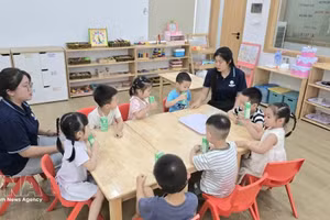 5至6岁学龄前儿童享受普及学前教育学费免减及补助政策。（图片来源：越通社）