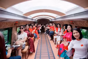 运营一年来，该列车已开行近400趟，接待游客近10万人次。（图片来源：hanoimoi.vn） 