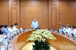 越共中央总书记、国家主席苏林与中央组织部及相关机关举行工作会议。
