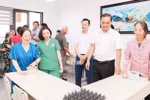 附图。