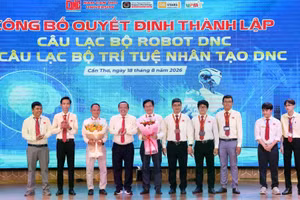 九龙江三角洲地区首个机器人与人工智能研究院亮相仪式。
