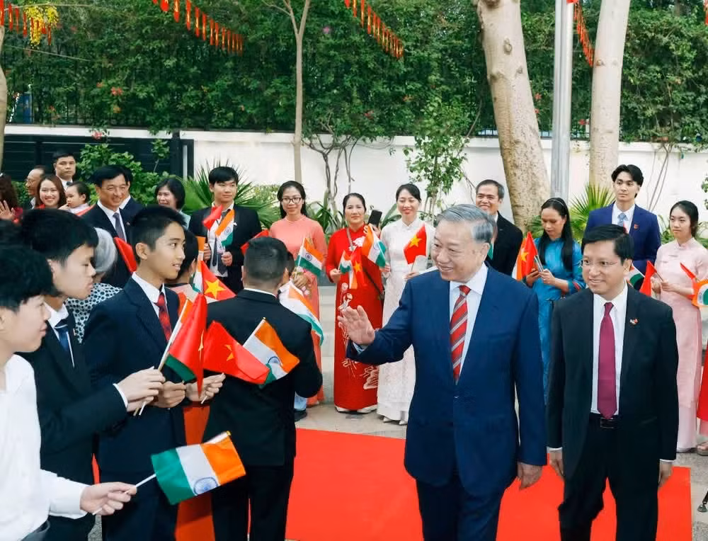 越共中央总书记、国家主席苏林会见旅居印度越南人。