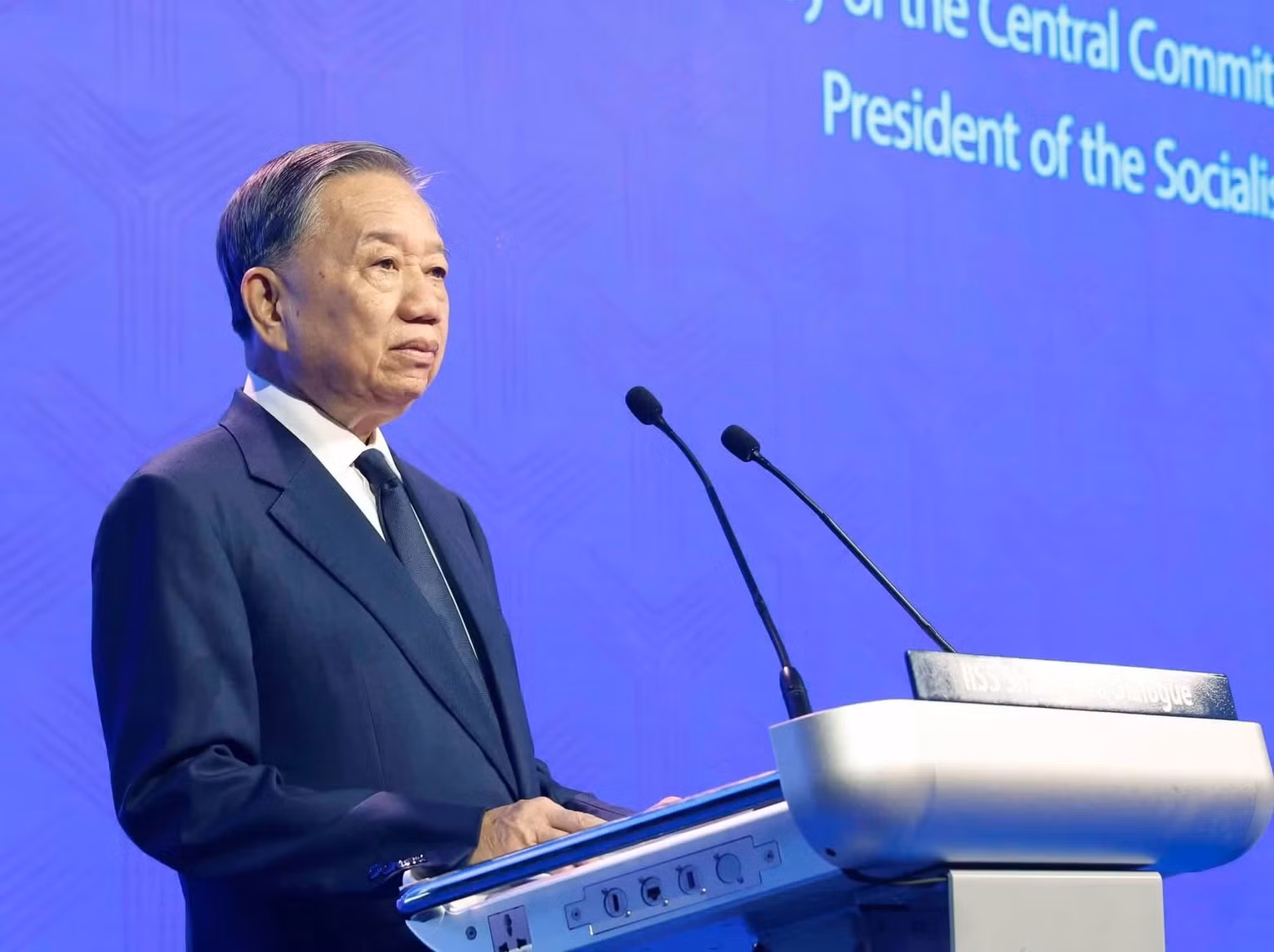 越共中央总书记、国家主席苏林在第23届香格里拉对话会上发表主旨演讲。