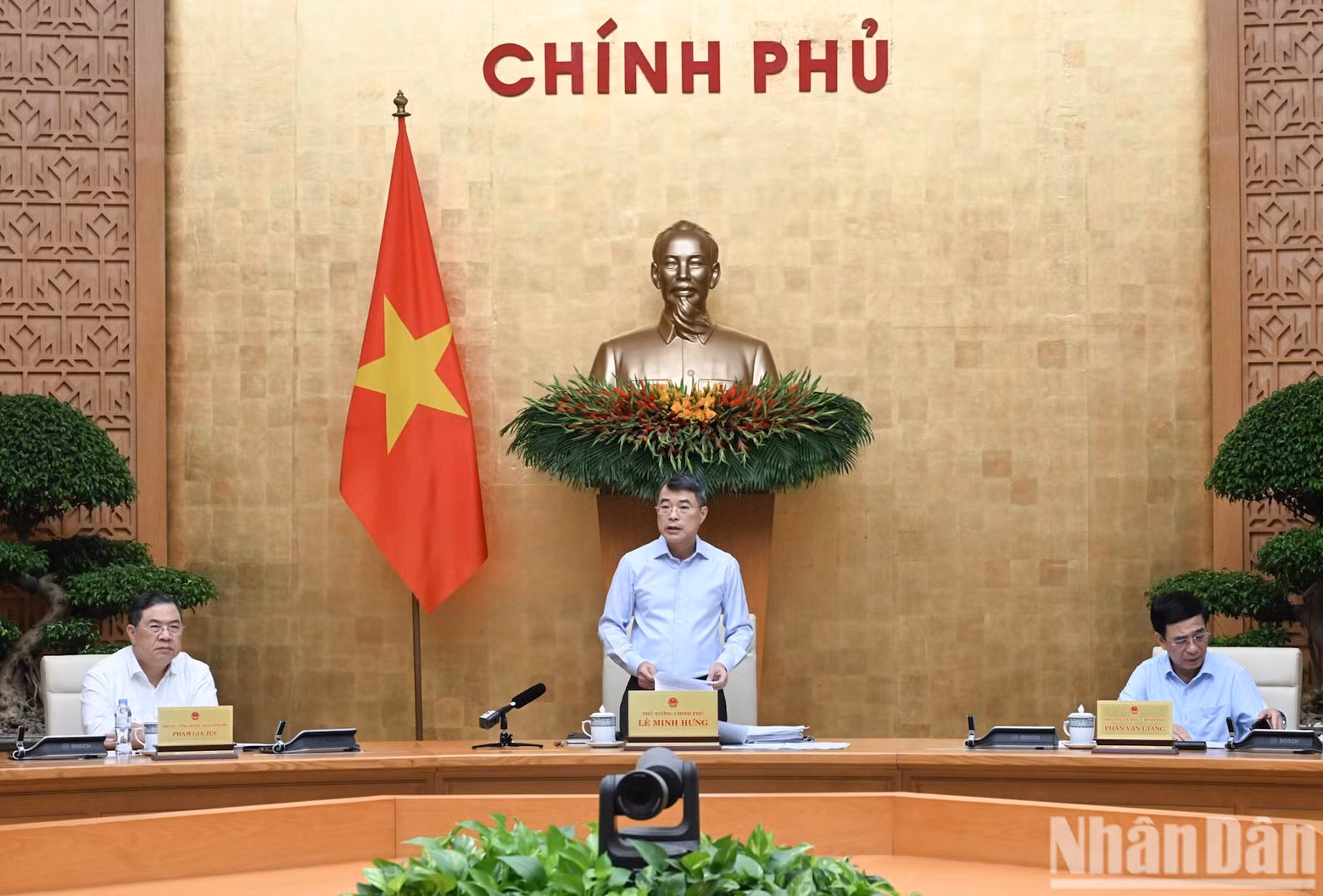 黎明兴总理在2026年8月政府例行会议上发表讲话。