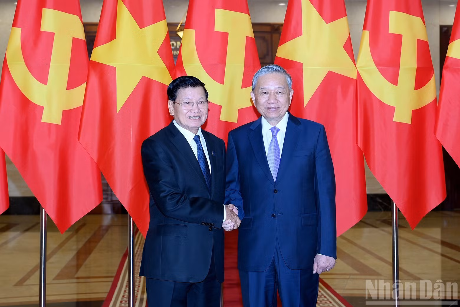 苏林总书记与老挝人民革命党中央总书记、国家主席通伦·西苏里。