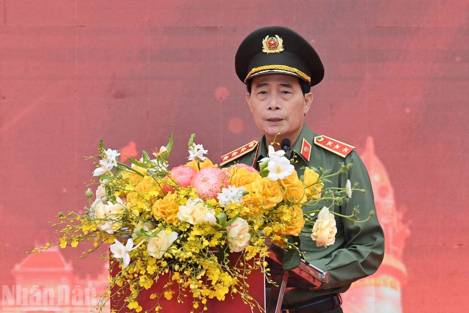 公安部副部长黎国雄上将在开幕式上发表讲话。