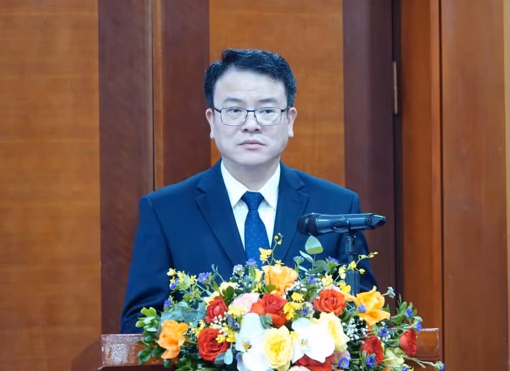 越南财政部副部长陈国方在签约仪式上发言。