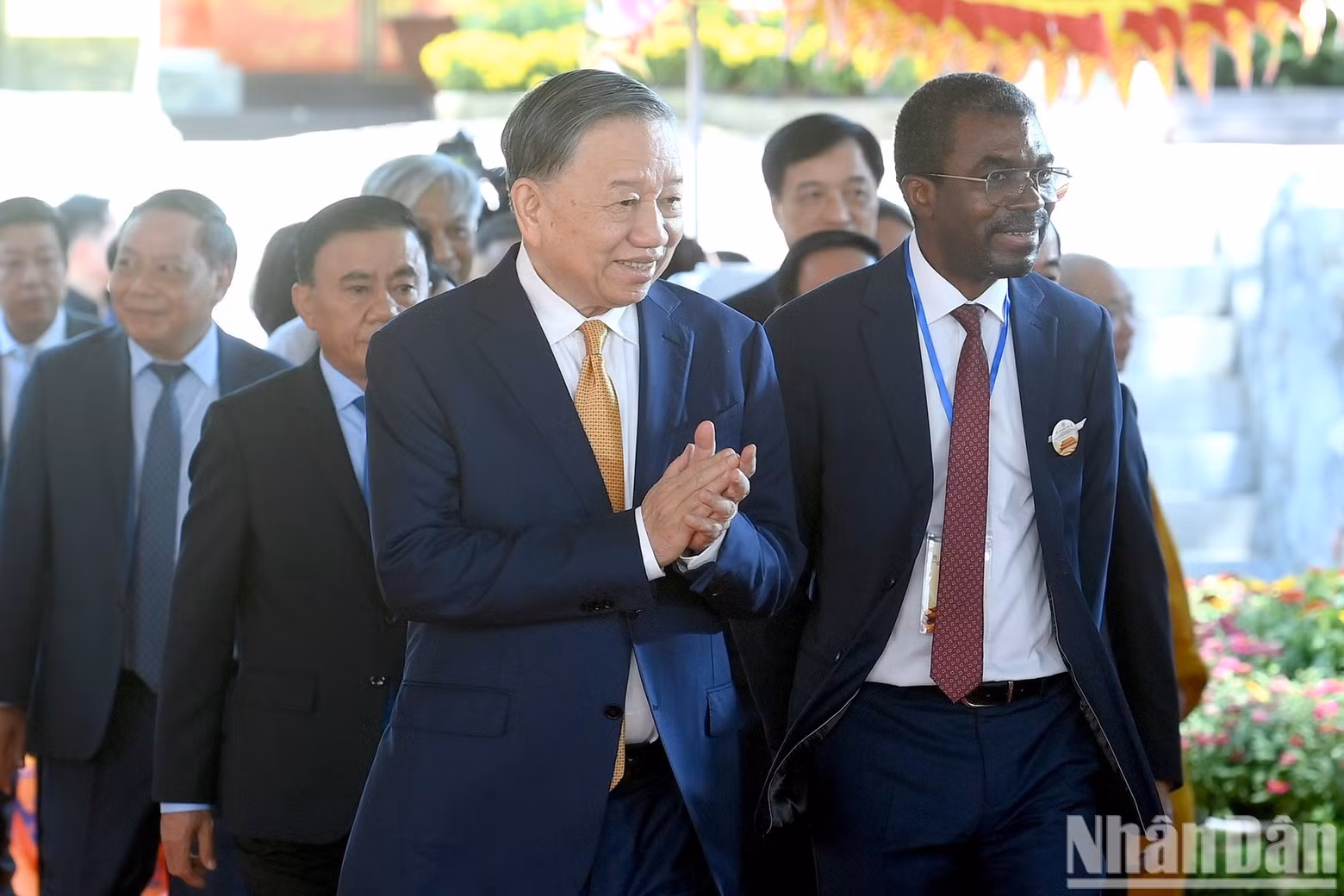 苏林总书记、国家主席和各位代表出席仪式。
