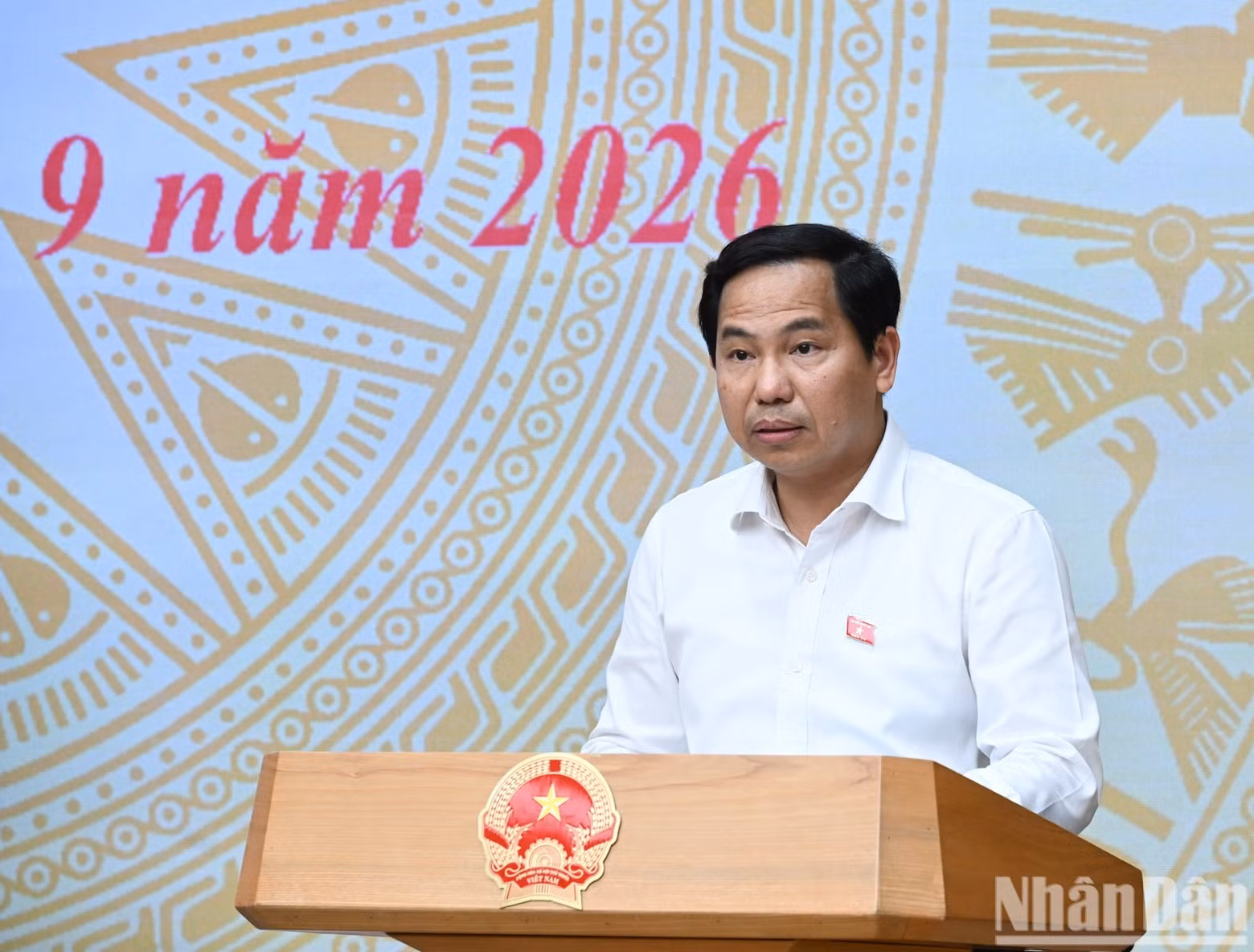国会党委副书记、国会秘书长、国会办公厅主任黎光孟发表讲话。