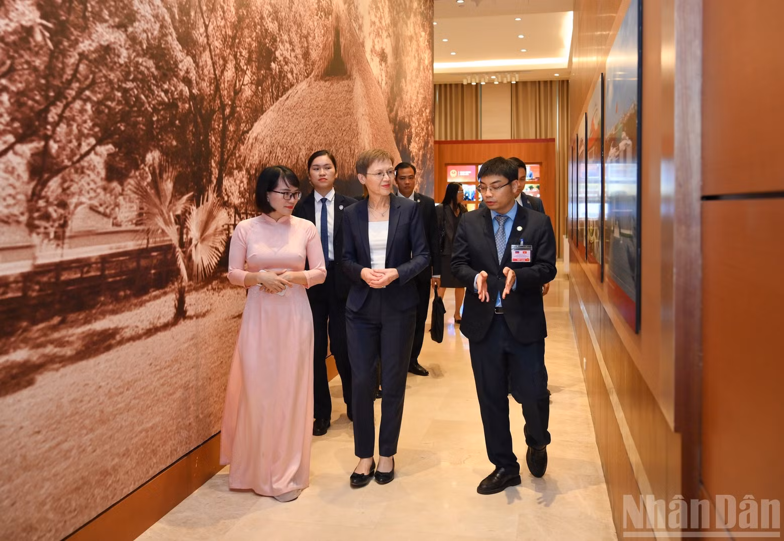 列支敦士登公国首相布丽吉特·哈斯参观了越南国会博物馆。