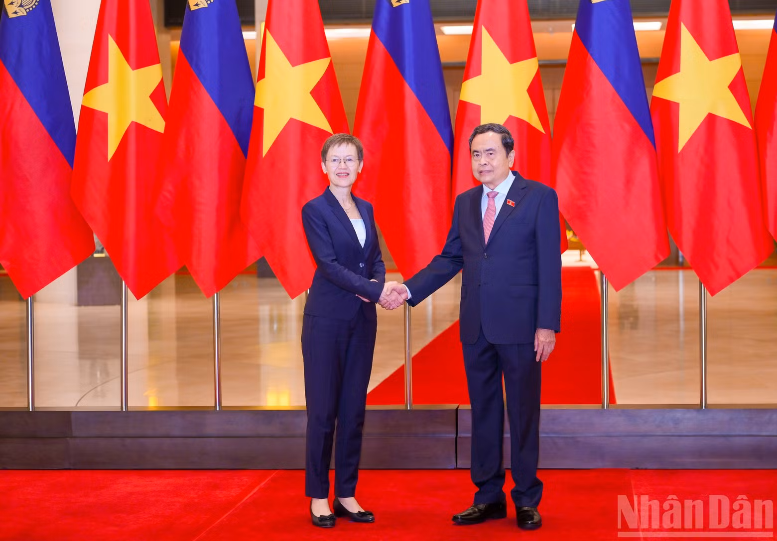 越南国会主席陈青敏和列支敦士登公国首相布丽吉特·哈斯。