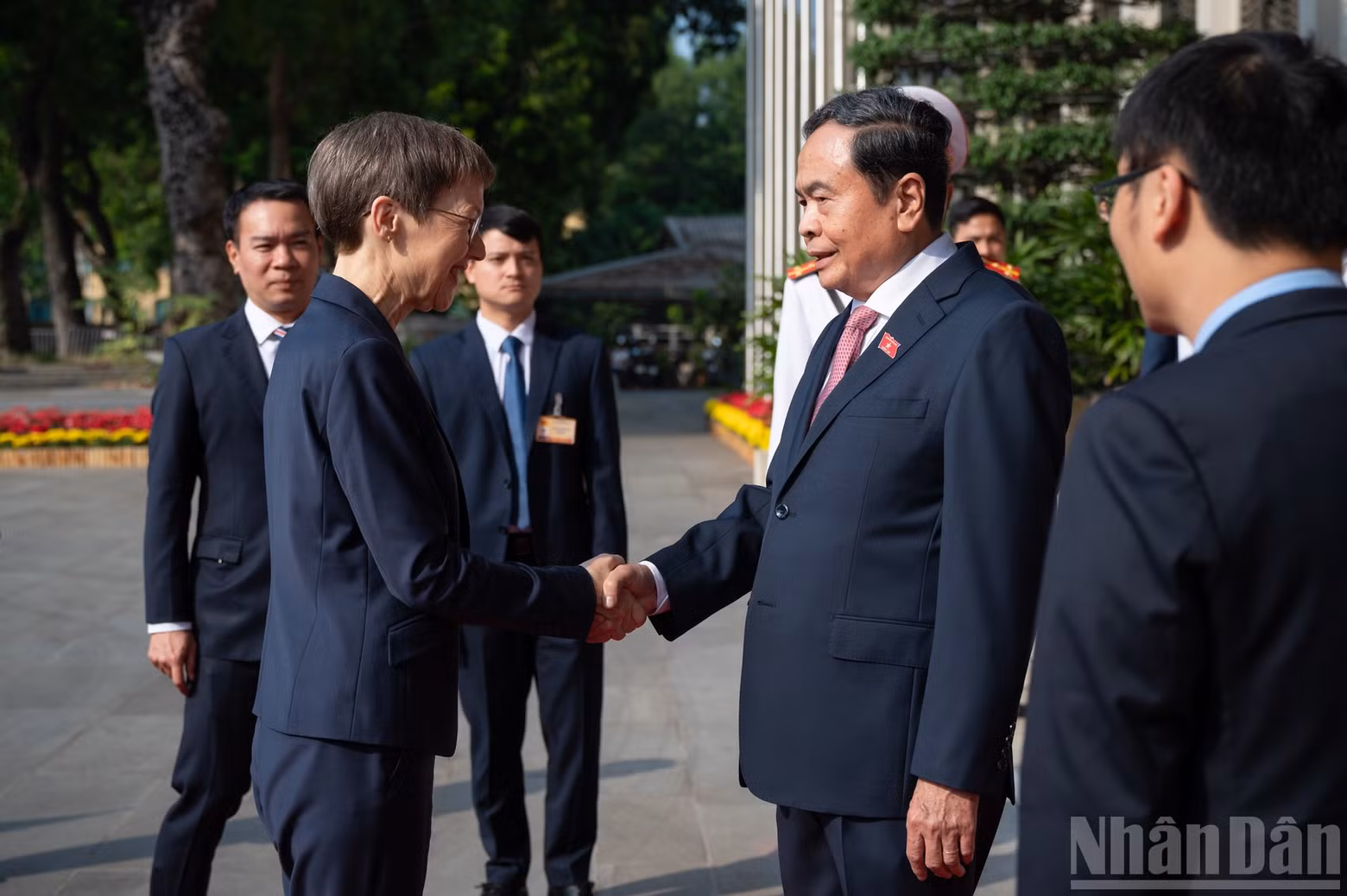 越南国会主席陈青敏欢迎列支敦士登公国首相布丽吉特·哈斯。