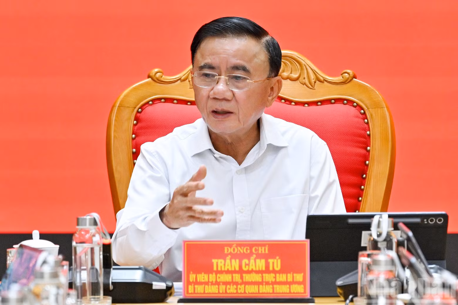 中央书记处常务书记陈锦秀发表讲话。