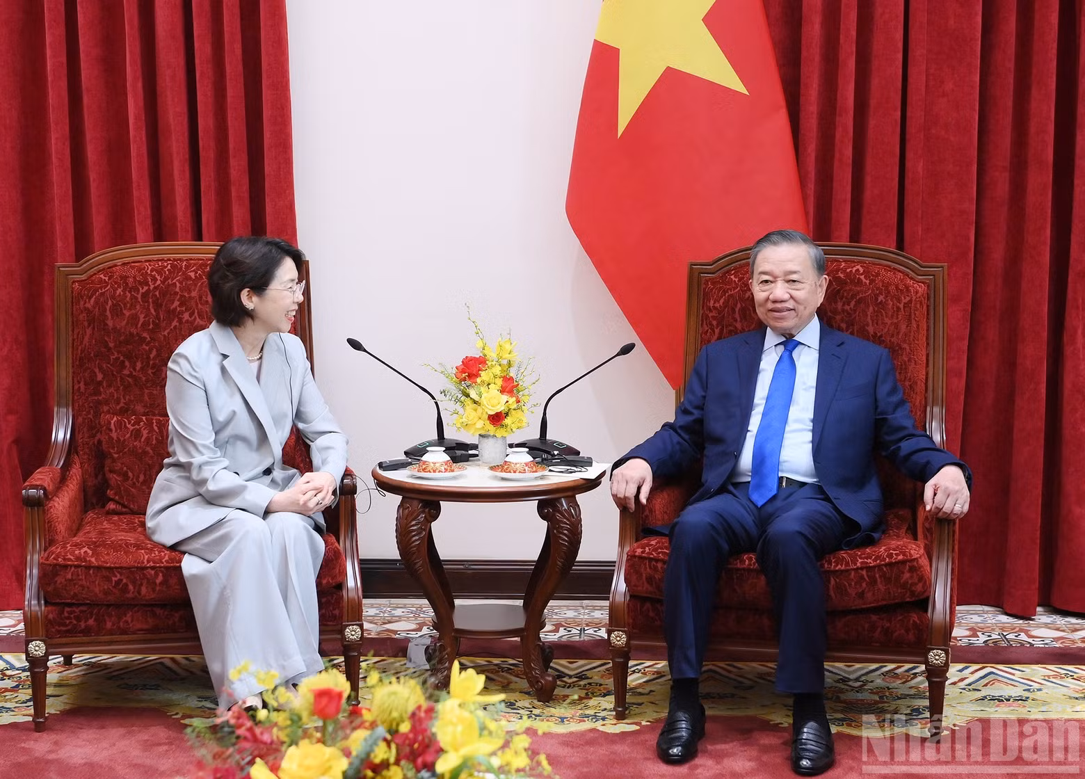 越共中央总书记、国家主席苏林会见韩国驻越南大使李美妍。