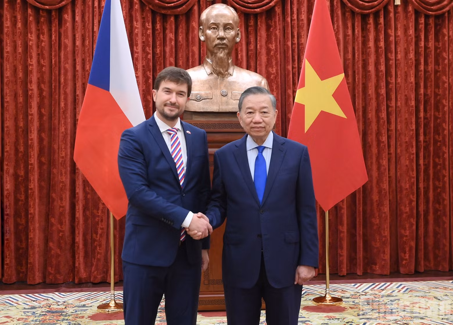 苏林总书记、国家主席会见捷克驻越南大使卢卡什·考茨基。