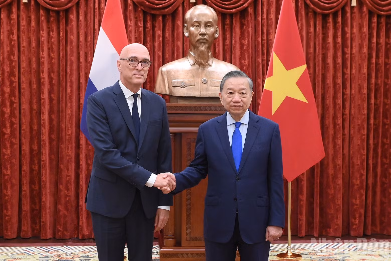 越共中央总书记、国家主席苏林会见荷兰驻越南大使雷姆科·范·维赫加登。